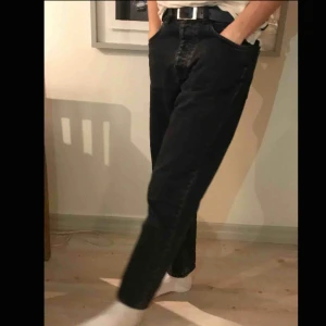  - Riktigt coola carhartt jeans! Inga defekter! Funkar egentligen för både killar och tjejer!