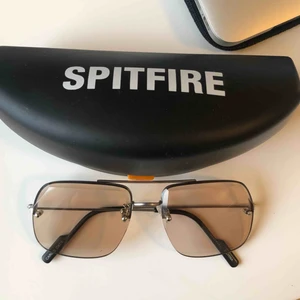  - Aldrig använda. Spritfrie solglasögon, genomskinligt tonat glas