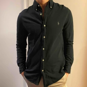 - Ralph Lauren skjorta, herr.  Strl M.   Frakt tillkommer, 63kr.