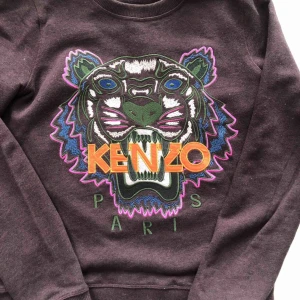  - Knappt använd, storlek L i ”barn” storlek p passar mig som har small- medium. Äkta kenzo