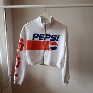  - Pepsi kropp tröja från HM, använd en gång. Liten fläck(se bild), går bort med lite vanish. 