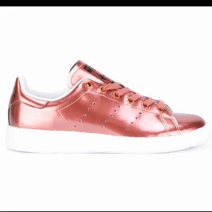  - Rose färgade adidas skor använda 2-3 gånger. Supefina