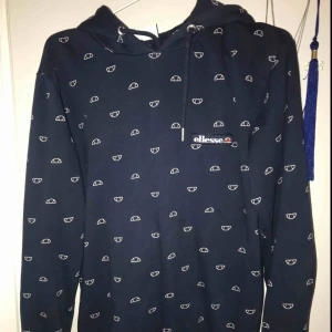  - En ellesse tröja, använd några gånger