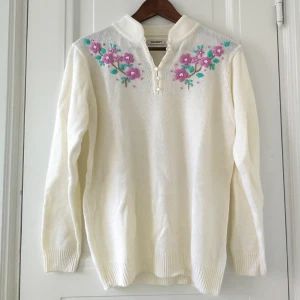  - Älskar den här tröjan! Superfin till allt (men har för mkt kläder)