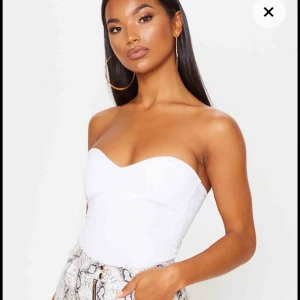  - HELT NY bandaeu body! Nypris 250kr säljs för 100kr!!