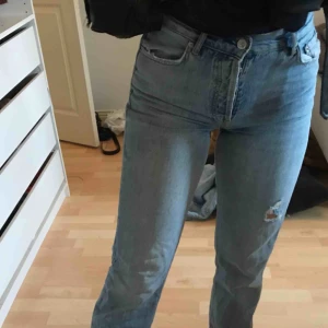  - jeans från ginatricot , för små för mig nu så säljer vidare, bra skick, normala i storleken , frakt ingår i priset 