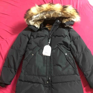  - Parajumpers Long Bear. Helt ny från butik. Har inte använd  Säljer för 8000kr Nypris: 10000kr  