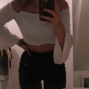  - Skit gullig vit tröja😌💕