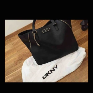  - Dkny väska 