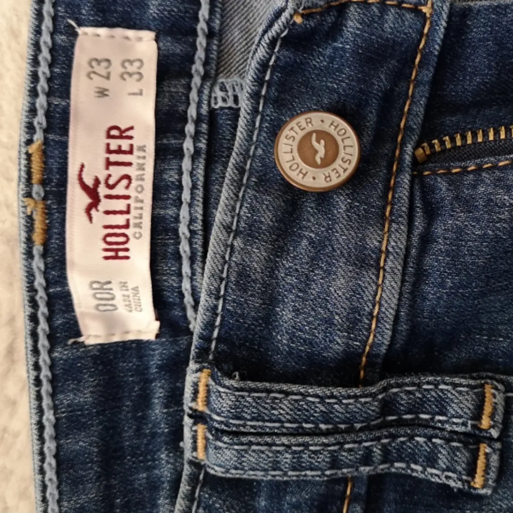 Hollister bootcut jeans, knappt använda. W23 L33 men skulle säga att de passa XS-S . Övrigt.