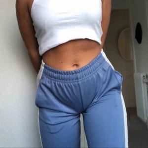  - Byxor från Bik Bok. Sitter väldigt bra men säljer då de aldrig används.