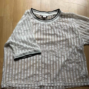  - Mesh croptop från Monki!  