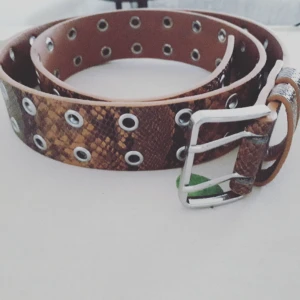  - Ursnyggt bälte från JFR! Endast använd 1 gång så i nyskick! Frakt: 42:- Postens S-emballage! Jag sänker inte priset. Köp innan 1Nov! Jag flyttar det datumet.