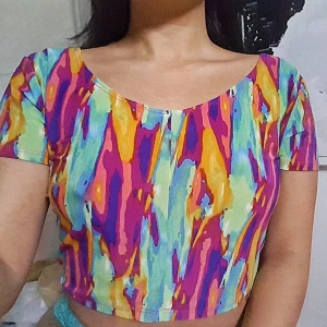  - Lite mesh croptop. Vill bara bli av med den så den är gratis vid köp av annat ❤