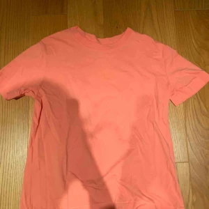  - Precis köpt och aldrig använd , ganska liten i storleken för jag som är s/m tog en L 💗 kan mötas upp i Stockholm eller frakta 