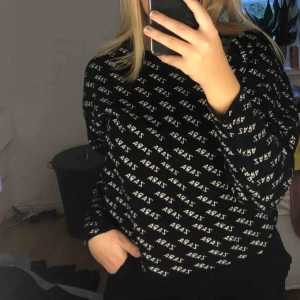  - tjocktröja från zara, används inte längre. normal passform 
