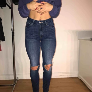 - Stretchiga jeans. Sparsamt använda strl 27 70kr