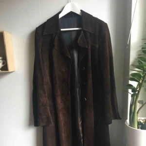  - Vintage mockajacka från 70-talet som passar jättebra till hösten. Ganska använd men fortfarande fint skick! Passar medium eller large. Finns i Stockholm.