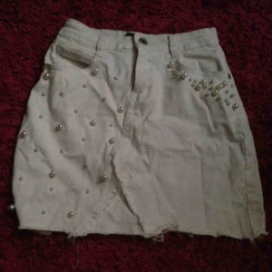  - Går Säljer endast till den som kan mötas upp i Helsingborg, postar inte. 