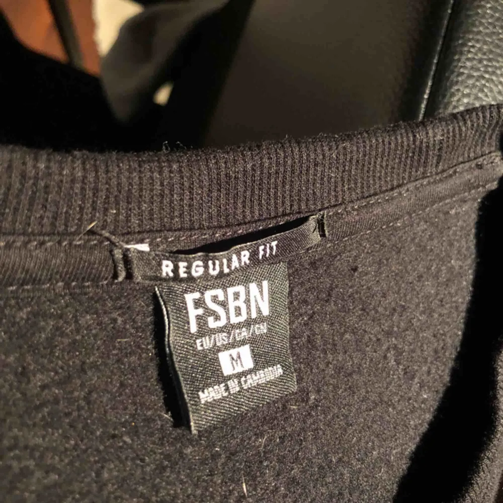 Sweatshirt från new yorker💋 mysig och bra fit:) (frakt står köparen för och det ingår inte i priset). Tröjor & Koftor.