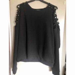  - Knappt använd! Storlek XL men passar också L. Coolare tröja 