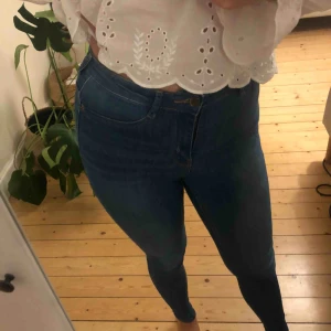  - Molly jeans från Gina Tricot, något använda!