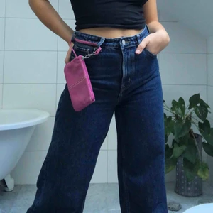  - Vintage plånbok med en kedja så man kan hänga fast den i byxor eller en väska! Skitsnygg till ett bar jeans eller en fräsig kjol. 