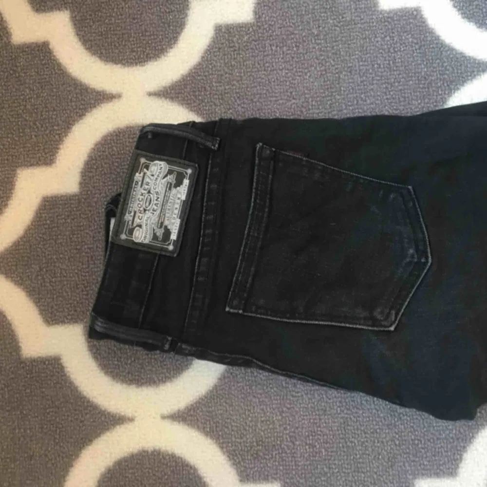 Säljer mina bootcut jeans från crocker, säljer pga att dem är för små💓 FRAKT: 54kr. Jeans & Byxor.