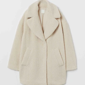  - jacka i populär modell som sålde slut direkt Aldrig använd och etiketten sitter kvar