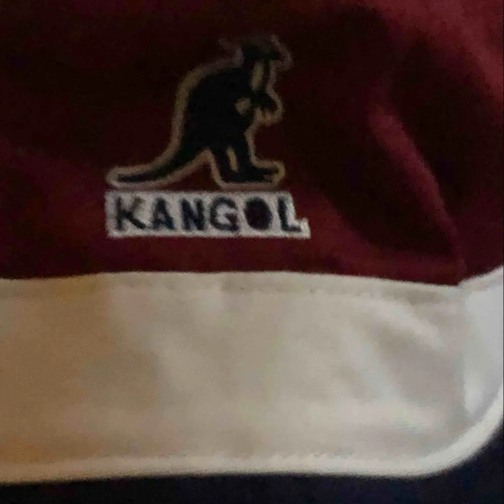 Äkta kangol hatt från 90talet, riktigt fint bevarad men kommer tyvärr aldrig till användning. Övrigt.