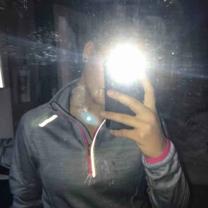  - Använd få gånger och i toppskick!! Bra att träna, åka skidor eller ha som underställ. Frakt ingår i priset:))