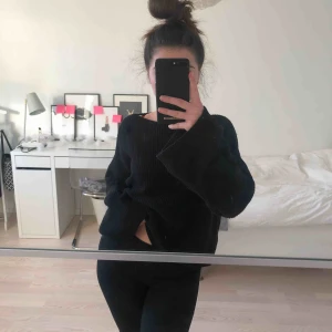  - Mysigaste stickade tröjan, en solklar favorit dessvärre kommer den ej längre till användning, men blivit använd sparsamt 