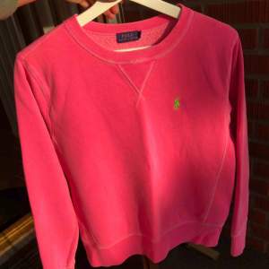 Supercool neonfärgad sweatshirt från Ralph Lauren, använd några gånger men bra skick!! 