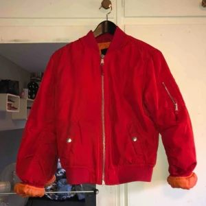  - Riktigt fräsch bomberjacka från Bikbok! Köparen står för frakten!😊