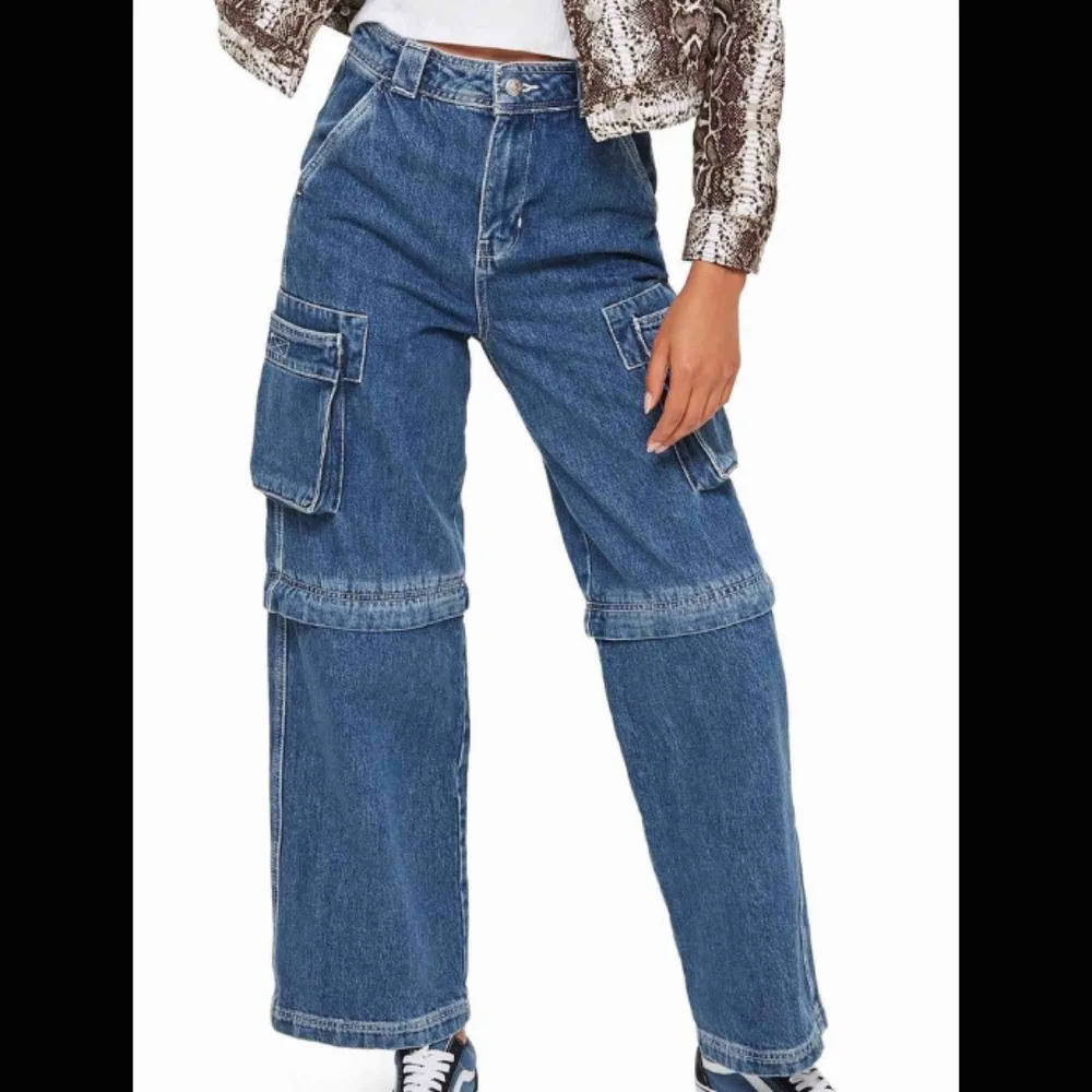 Ascoola jeans från Topshop. I felfritt skick! Frakt tillkommer. ❤️kolla gärna på allt annat jag säljer❤️. Jeans & Byxor.