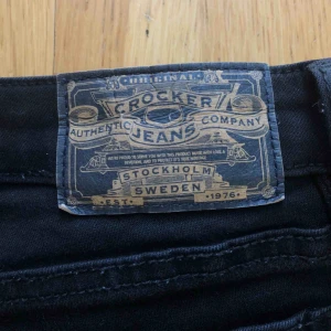  - Svarta jeans. Längd 30 och midja 29. Fit: super skinny Otroligt stretchiga!!  Fint skick 