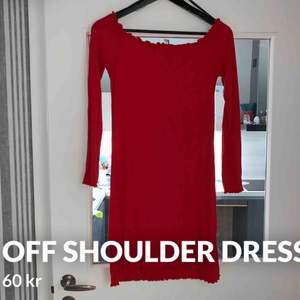 Röd klänning köpt förra året från H&M