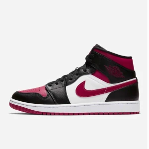  - Säljer nu mina finaste Jordan 1 mid bred toe. Köpta i januari och är helt oanvända. De är i storlek 40 men är små i storleken så passar mig som har 39. Tar emot bud från 1300 kr. Köparen står för frakt, kontakta vid frågor❤️
