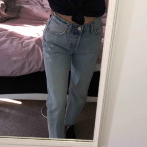  - Jeans från Zara i storlek 36, använda 1 gång, säljer pga jag inte har användning för dom