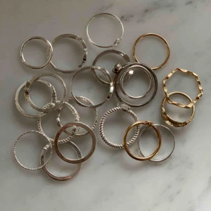  - 13 st ringar, 4 guldringar resten silver!