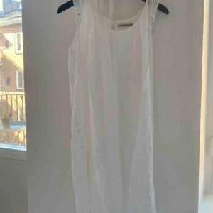  - Silke strand klänning, super skön och lätt. Är XL men passar som M. 