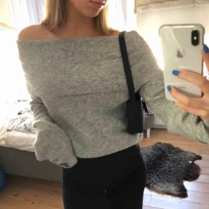  - Jättesnygg stickad tröja från bikbok! Passar till allt! Har glömts bort i garderoben så någon annan får gärna använda den! Köpare står för frakt!😁