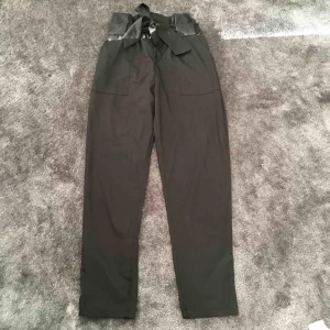  - Fina kostymbyxor till någon kväll ute🌚🌺 frakt kostar 63kr