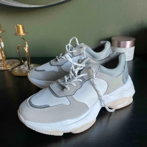  - Oanvända baleciaga-liknande chunkeys