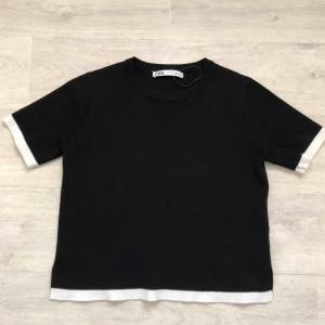  - En t-shirt ifrån zara som är i lite tjockare material. 50 kr inkl frakt