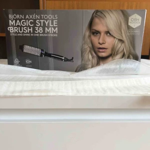  - Björn axen magic style brush 38. Aldrig använd och helt orörd i sin förpackning. Köparen står för frakt. Vid snabb affär kan jag tänka mig att sänka priset. 🤩