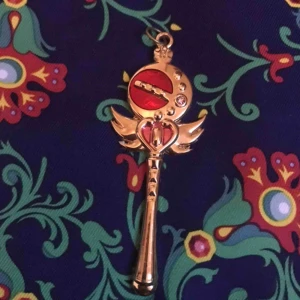  - En super gullig Sailor Moon berlock. Köparen står för frakten💕