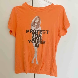  - Marc Jacob’s t shirt i strl S. Tecken på användning men fortfarande i användbart skick❤️