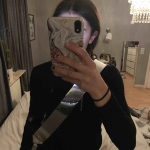  - Säljer pga används inte! Väskband