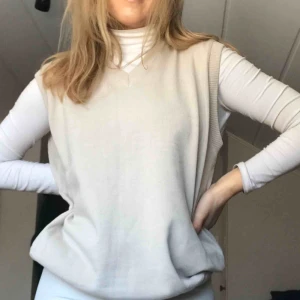  - Supersöt väst!!! Köparen står för frakt 📦 